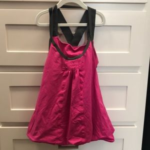Lulu pink bubble tank with pink sports bra. Size 4